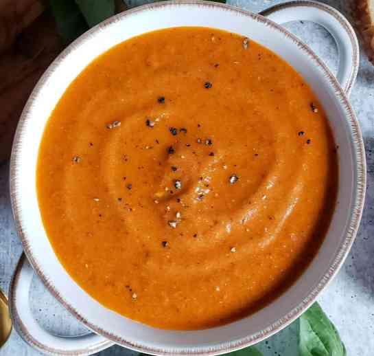Chilled Tomato & Basil Soup